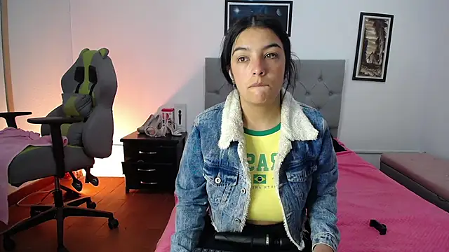 Snapshot of Esmeraldaa- chatting on October 9, 5:16 am Esmeraldaa- online show from October 9, 5:16 am