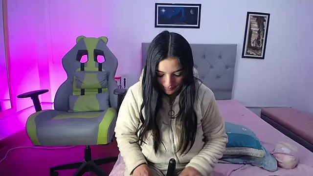 Snapshot of Esmeraldaa- chatting on October 15, 5:51 am Esmeraldaa- online show from October 15, 5:51 am