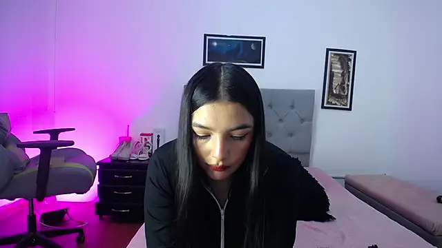 Snapshot of Esmeraldaa- chatting on October 19, 4:46 am Esmeraldaa- online show from October 19, 4:46 am