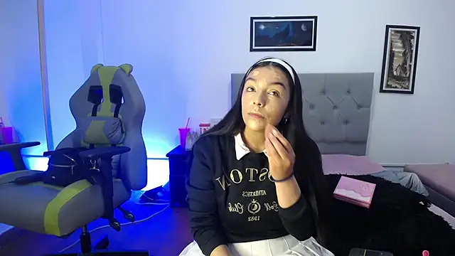 Snapshot of Esmeraldaa- chatting on October 26, 5:02 am Esmeraldaa- online show from October 26, 5:02 am