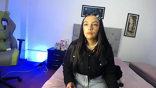 Snapshot of Esmeraldaa- chatting on October 27, 4:27 am Esmeraldaa- online show from October 27, 4:27 am