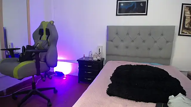 Snapshot of Esmeraldaa- chatting on November 1, 11:29 pm Esmeraldaa- online show from November 1, 11:29 pm