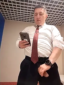 Snapshot of BigCristh79 chatting on February 15, 4:20 am BigCristh79 online show from February 15, 4:20 am