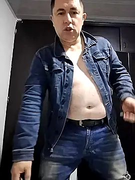 Snapshot of BigCristh79 chatting on February 16, 7:32 pm BigCristh79 online show from February 16, 7:32 pm