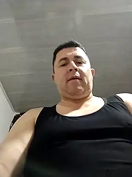 Snapshot of BigCristh79 chatting on February 18, 1:51 pm BigCristh79 online show from February 18, 1:51 pm