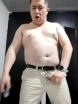 Snapshot of BigCristh79 chatting on February 25, 1:43 pm BigCristh79 online show from February 25, 1:43 pm