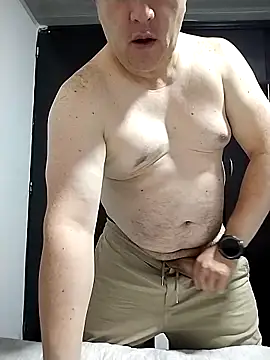 Snapshot of BigCristh79 chatting on February 27, 8:42 pm BigCristh79 online show from February 27, 8:42 pm