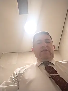 Snapshot of BigCristh79 chatting on April 2, 12:30 am BigCristh79 online show from April 2, 12:30 am