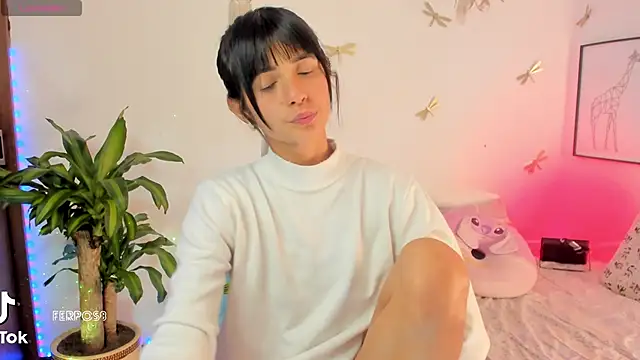 Snapshot of princessluna_19 chatting on April 11, 9:30 pm princessluna 19 online show from April 11, 9:30 pm