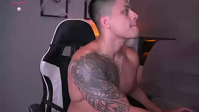 tyler muscle1 online show from October 22, 1:17 am