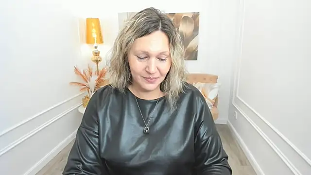 NinaStarle online show from May 15, 12:01 pm
