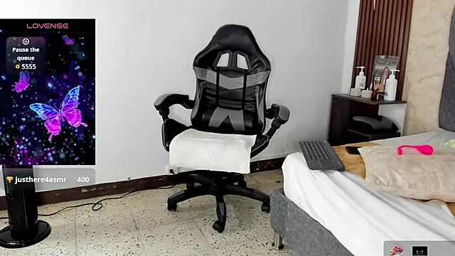 Cailinmilf online show from September 12, 8:31 pm