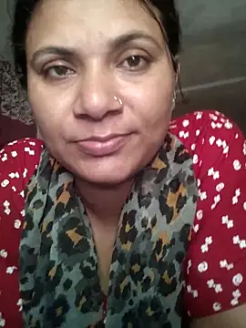 Snapshot of couple_71 chatting on May 22, 5:47 am couple 71 online show from May 22, 5:47 am