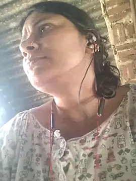 Snapshot of couple_71 chatting on May 30, 5:26 am couple 71 online show from May 30, 5:26 am