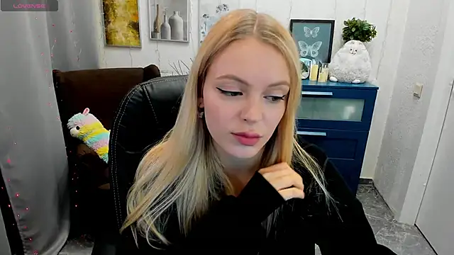 KatherineePierce online show from October 20, 5:35 pm