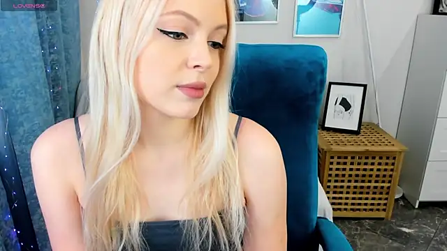 KatherineePierce online show from May 16, 5:01 pm