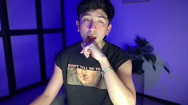 sweettaaron01 online show from April 26, 12:41 am