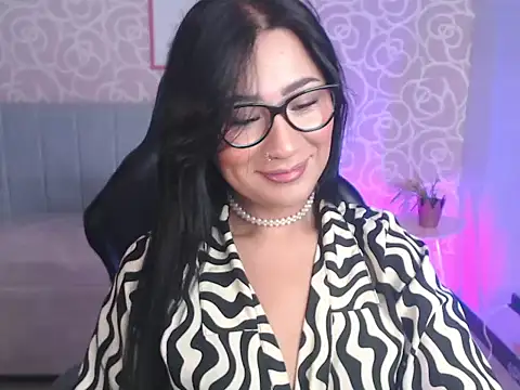 Snapshot of evelyn_ch_ chatting on September 18, 10:50 am evelyn ch online show from September 18, 10:50 am