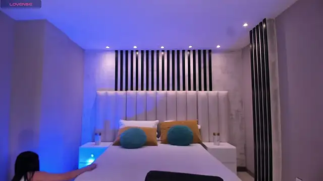 IsabellaMoreau online show from October 30, 7:47 pm