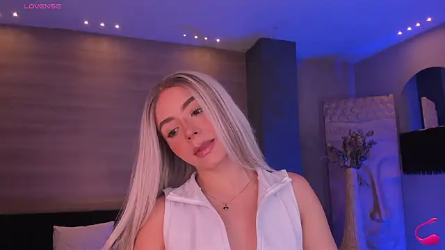 IsabellaMoreau online show from March 4, 8:37 pm