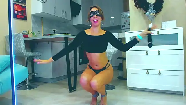 Snapshot of MadinaBrown chatting on October 10, 5:01 pm MadinaBrown online show from October 10, 5:01 pm