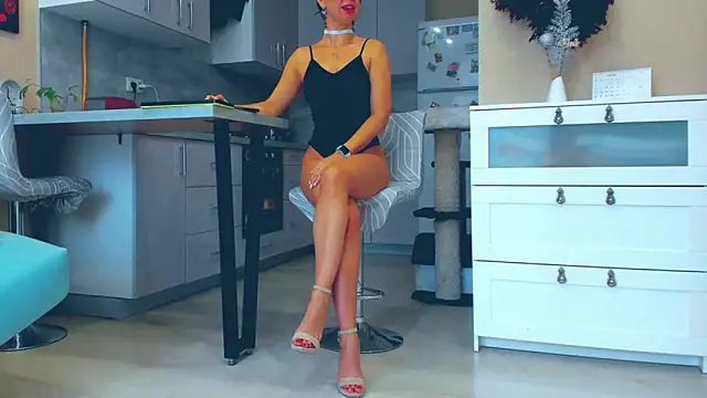 Snapshot of MadinaBrown chatting on October 21, 9:21 am MadinaBrown online show from October 21, 9:21 am