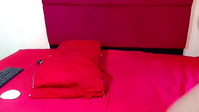 HugeTitisxx online show from March 25, 7:03 am