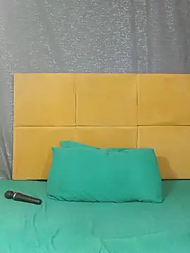 HugeTitisxx online show from June 28, 7:58 am
