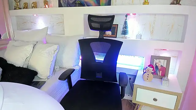 NicoleDiior online show from November 27, 2:30 pm