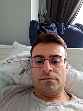 Snapshot of Obstacless chatting on February 4, 6:41 am Obstacless online show from February 4, 6:41 am