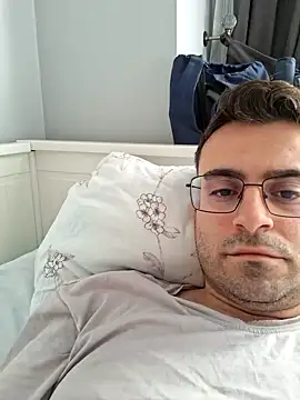 Snapshot of Obstacless chatting on February 6, 6:29 am Obstacless online show from February 6, 6:29 am