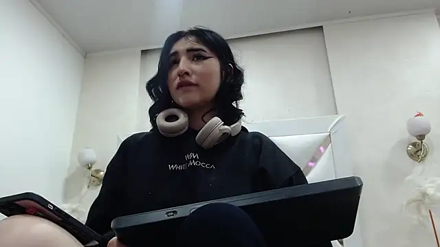 Snapshot of KattEngel chatting on September 29, 3:11 am KattEngel online show from September 29, 3:11 am