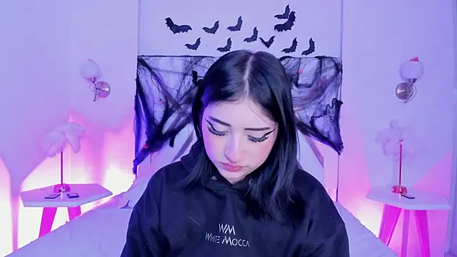 Snapshot of KattEngel chatting on October 19, 3:40 am KattEngel online show from October 19, 3:40 am