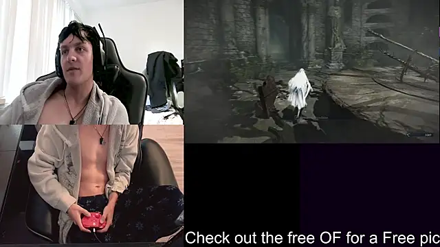 Snapshot of SkrogDog chatting on April 14, 1:39 pm SkrogDog online show from April 14, 1:39 pm