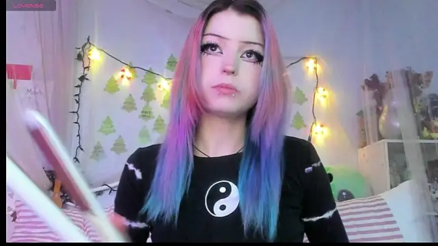 Snapshot of bunnyislewd chatting on December 17, 5:35 am bunnyislewd online show from December 17, 5:35 am