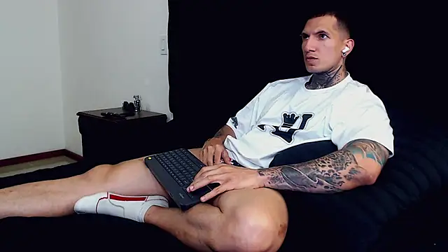 Snapshot of Shane_Clay chatting on October 6, 9:23 pm Shane Clay online show from October 6, 9:23 pm