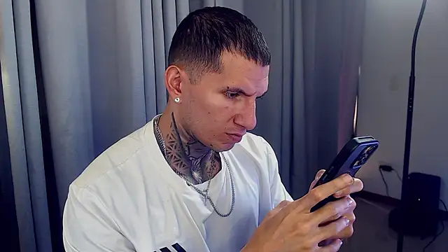 Snapshot of Shane_Clay chatting on October 10, 5:01 pm Shane Clay online show from October 10, 5:01 pm