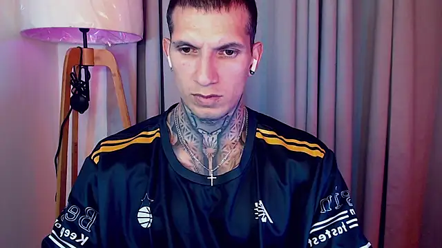 Snapshot of Shane_Clay chatting on October 28, 1:42 am Shane Clay online show from October 28, 1:42 am