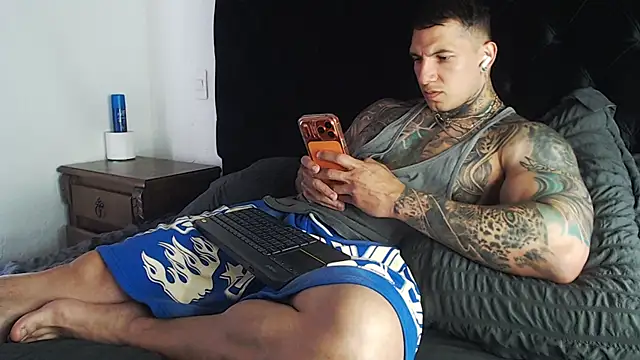 Snapshot of Shane_Clay chatting on April 3, 6:50 pm Shane Clay online show from April 3, 6:50 pm