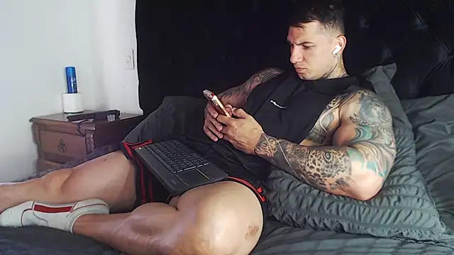 Snapshot of Shane_Clay chatting on April 4, 6:27 pm Shane Clay online show from April 4, 6:27 pm