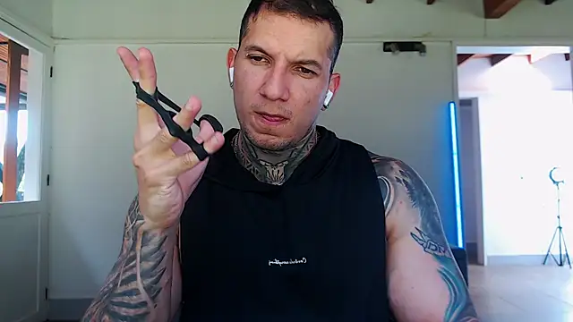 Snapshot of Shane_Clay chatting on May 14, 6:26 pm Shane Clay online show from May 14, 6:26 pm
