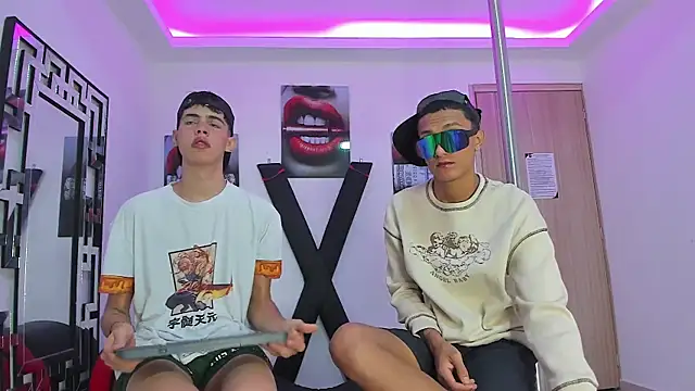 Snapshot of TWINKS_FRIENDS chatting on October 5, 7:17 am TWINKS FRIENDS online show from October 5, 7:17 am