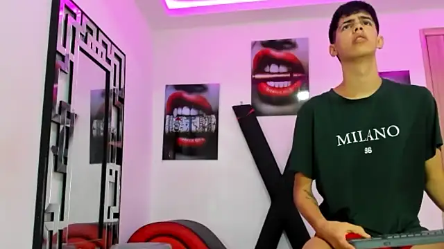 Snapshot of TWINKS_FRIENDS chatting on October 19, 7:20 am TWINKS FRIENDS online show from October 19, 7:20 am