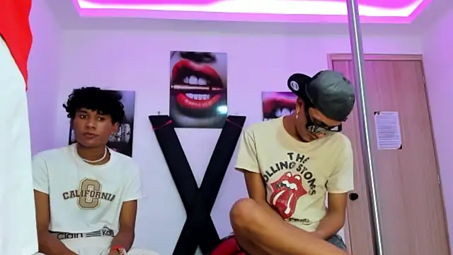 Snapshot of TWINKS_FRIENDS chatting on October 24, 7:27 am TWINKS FRIENDS online show from October 24, 7:27 am