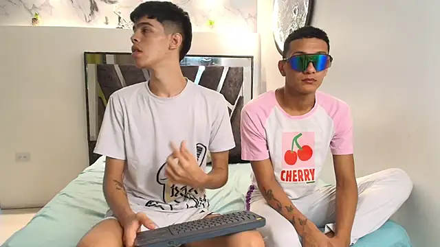 TWINKS FRIENDS online show from November 12, 7:31 am