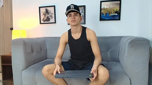 TWINKS FRIENDS online show from February 24, 1:20 pm