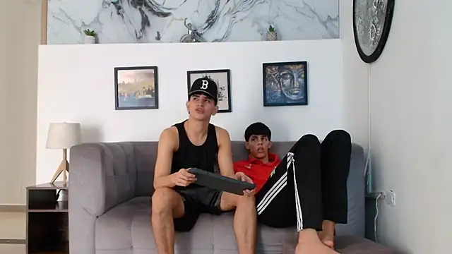 TWINKS FRIENDS online show from March 7, 1:08 pm