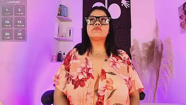 Iamlola  online show from November 25, 8:53 pm