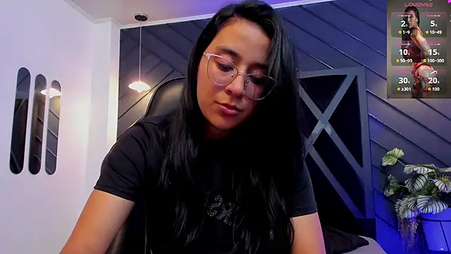 zoe martins  online show from October 11, 5:55 pm