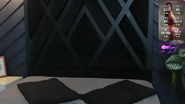 zoe martins  online show from October 18, 6:08 pm